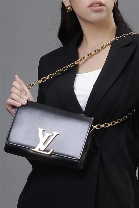 louis vuitton small black bag with chain